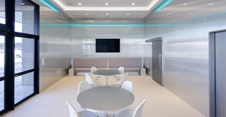 大阪国際再生医療リハビリセンターの待合室